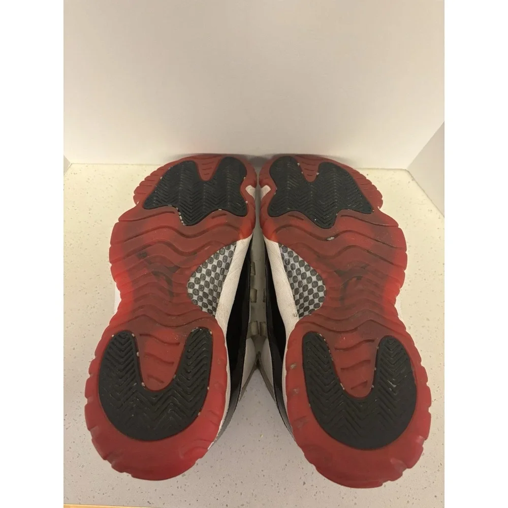 Air Jordan 11 Retro Bred Low Size 8.5 Basketball Sneakers